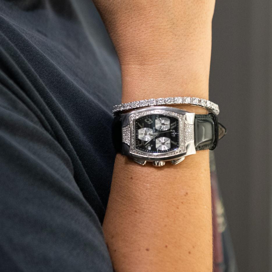 Espectacular Pulsera Riviere realizada en oro blanco de 18kt con 39 diamantes talla brillante de 0,22 ct cada uno con engaste grapa Una preciosa joya con más de 8,50ct quilates de diamantes. La pulsera mide 19cm y dispone de cierre de cajón