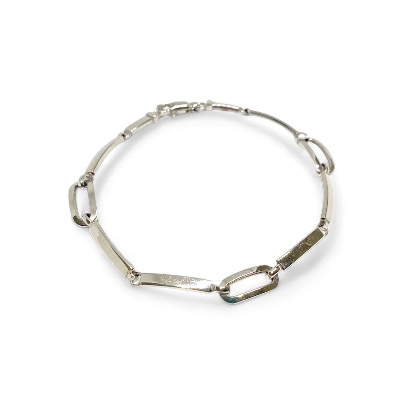 Pulsera semirígida de Oro Blanco de 18kt con detalle de 3 eslabones. Cierre mosquetón. Medida cadena: 19cm. Joyería Ian'or, donde comprar y vender oro al mejor precio.