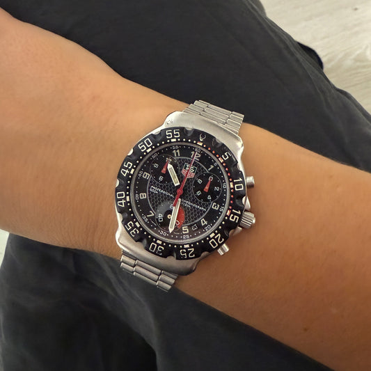 Magnífico reloj de cuarzo de acero inoxidable de la firma Suiza Tag Heuer. Esfera de 30 mm. Joyería Ian'Or, dónde comprar y vender oro al mejor precio en Barcelona. Joyas de segunda mano, relojes de lujo en Barcelona.