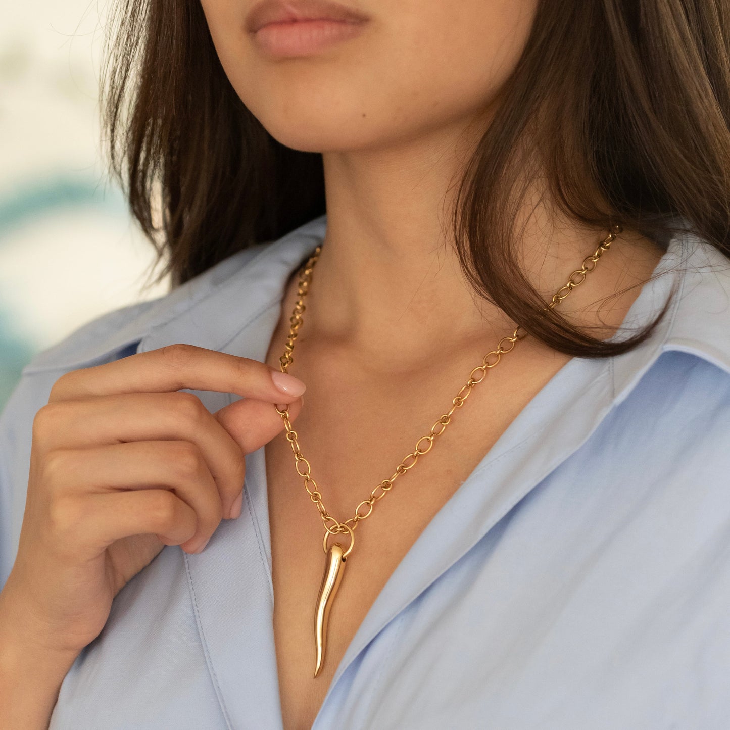 Collar de oro amarillo de 18kt de la firma Pomellato con el distintivo cierre mosquetón de la famosa firma italiana. Medida de la cadena 51cm. Joyas Pomellato.