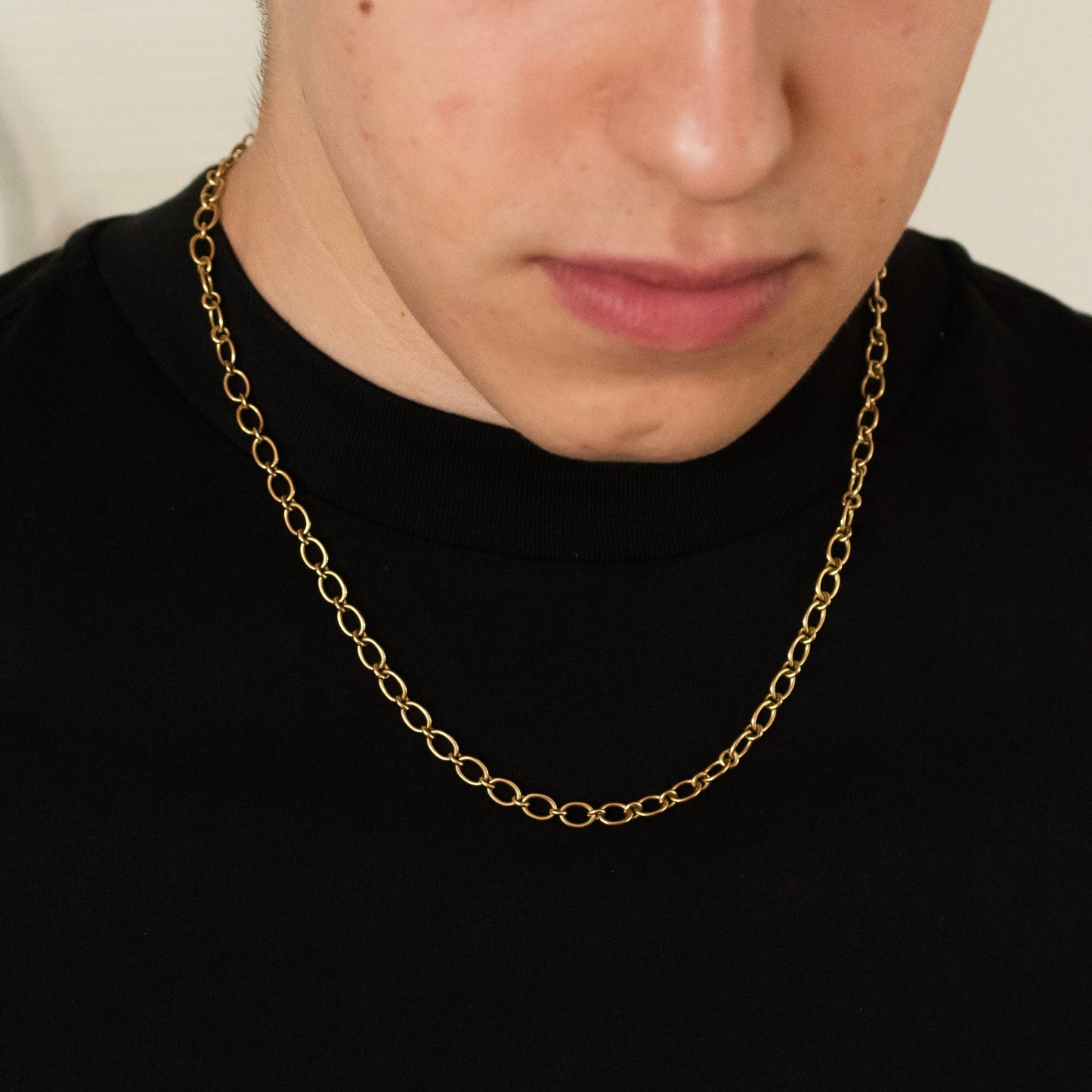 Collar de oro amarillo de 18kt de la firma Pomellato con el distintivo cierre mosquetón de la famosa firma italiana. Medida de la cadena 51cm. Joyas Pomellato.