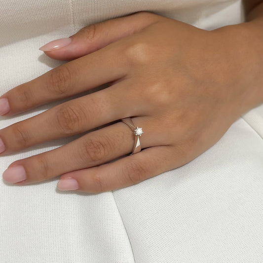 Solitario realizado en oro blanco y diamante de 1,05ct. Joyas de segunda mano baratas. Joyas restauradas. Joyería Ian'Or. Envío gratis. Joyería Ian'Or Barcelona