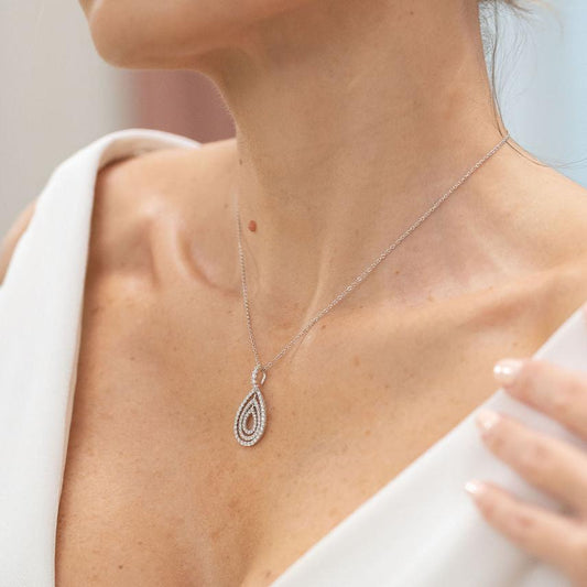 12849GM Collar oro blanco 18kt con colgante gota de brillantes