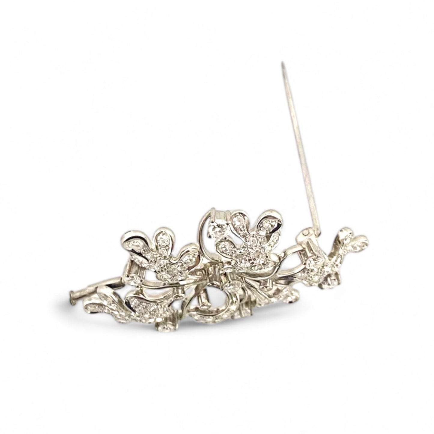 13590GM - Broche antiguo de oro blanco 18kt y diamantes