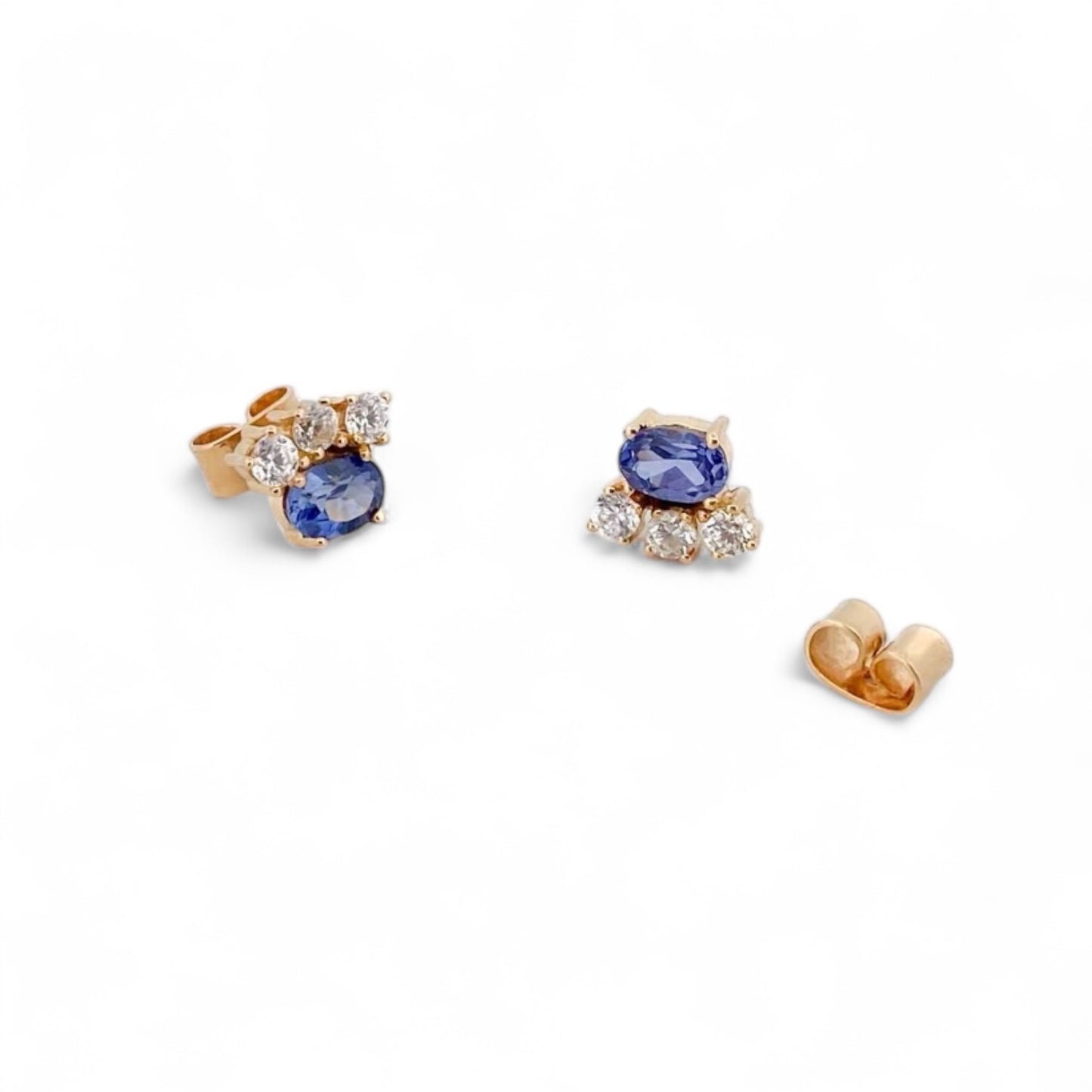Pendientes de Oro amarillo de 18kt con engaste de tanzanita talla oval y diamantes talla brillante. Cierre a presión. Joyería Barcelona, segunda mano, restauración y creación de joyas, compro oro Barcelona.
