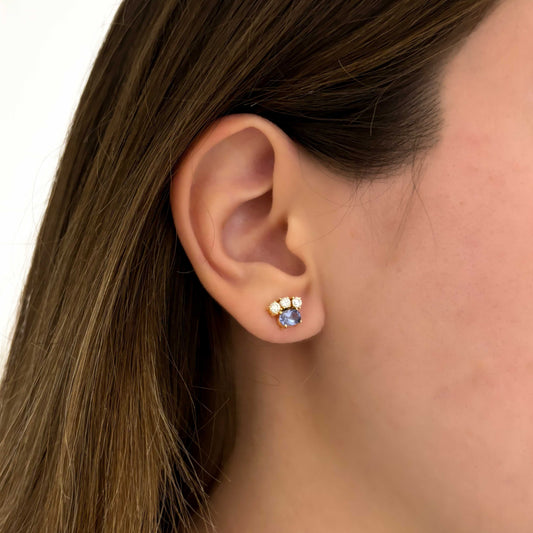 Pendientes de Oro amarillo de 18kt con engaste de tanzanita talla oval y diamantes talla brillante. Cierre a presión. Joyería Barcelona, segunda mano, restauración y creación de joyas, compro oro Barcelona.