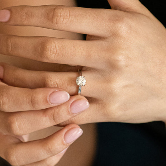 14052GM - Solitario de oro blanco y diamante de 1 quilate