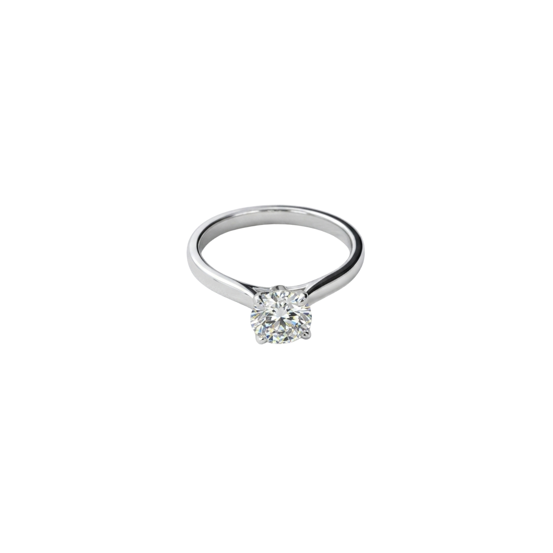 Solitario realizado en oro blanco y diamante de 1,05ct engastado en 4 grapas. Joyas de segunda mano baratas. Joyería Ian'or. Envío gratis. Joyería Ian'or Bcn.