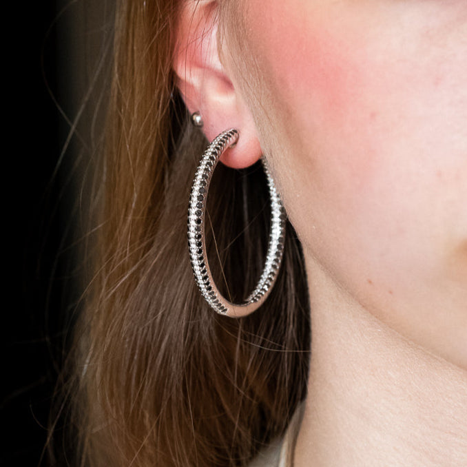 Pendientes de Aro realizados en oro blanco de 4cm de diámetro interior y cierre por presión. Joyas de segunda mano. Envío gratis. Joyas con diamantes baratas.