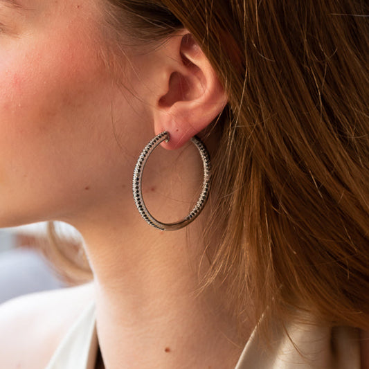 Pendientes de Aro realizados en oro blanco de 4cm de diámetro interior y cierre por presión. Joyas de segunda mano. Envío gratis. Joyas con diamantes baratas.