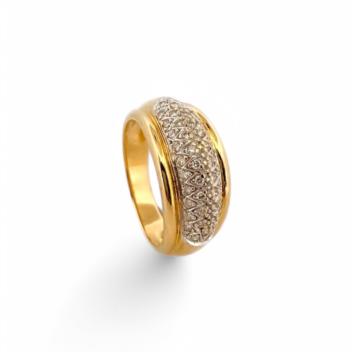 Anillo realizado en oro blanco y amarillo de 18kt con pavé de diamantes. Joyas de segunda mano en Barcelona. Joyería Ian'Or. Envío gratis.