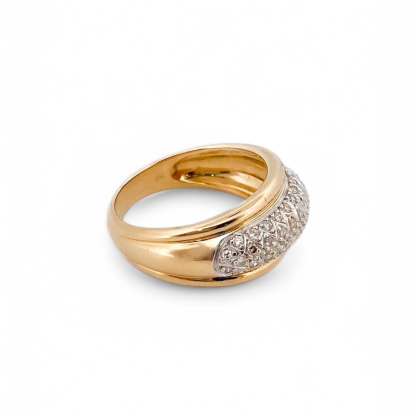 Anillo realizado en oro blanco y amarillo de 18kt con pavé de diamantes. Joyas de segunda mano en Barcelona. Joyería Ian'Or. Envío gratis.