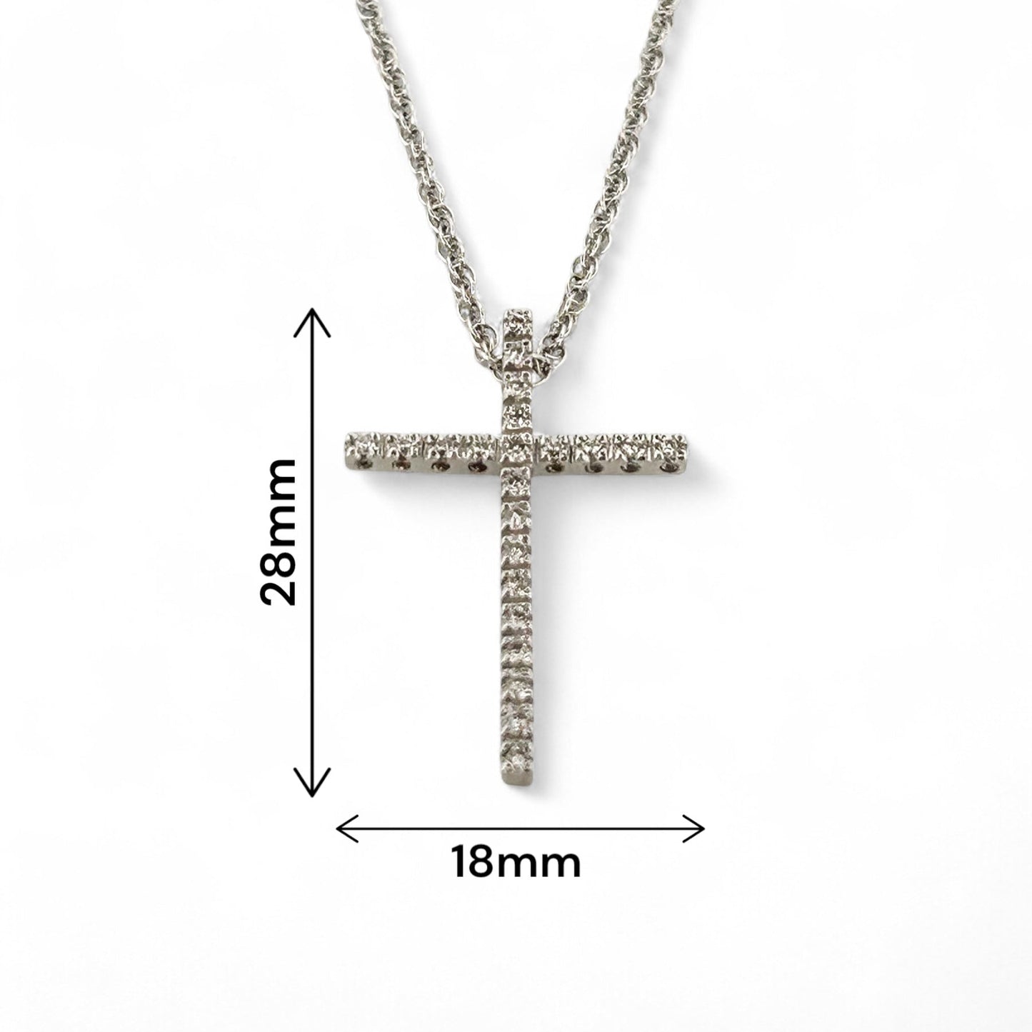 Comprar colgante en oro blanco de 18kt en forma de cruz con un total de 22 diamantes talla brillante. Cierre tipo mosquetón. Joyería Compro Oro Barcelona.