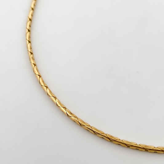 Comprar cadena tipo cordón semirrígido de oro amarillo de 18kt, de 43cm con cierre tipo mosquetón. Envío GRATIS. Cadenas de oro baratas.