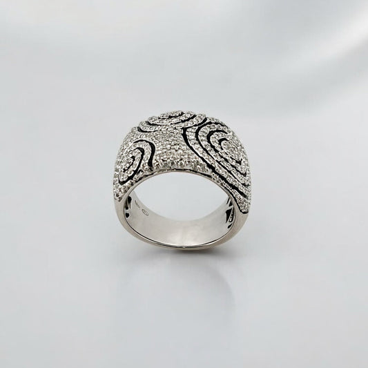 Comprar anillo ancho de oro blanco de 18kt con pavé de diamantes en la parte central. Joyería de segunda mano en Barcelona. Envío gratis. Joyería Ian'Or.