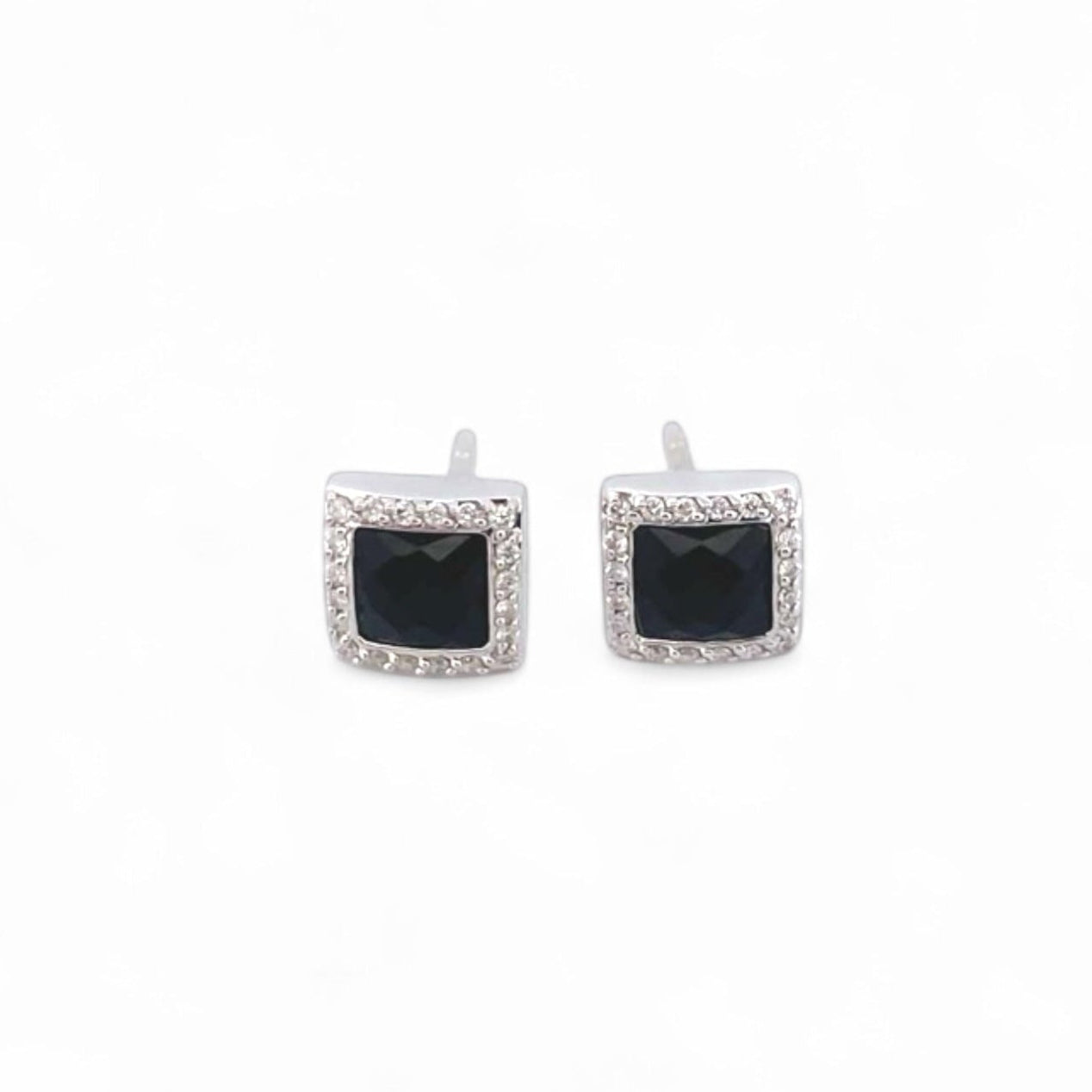 Comprar pendientes realizados en oro blanco de 18kt originales de la firma TOUS con ónix guardado y diamantes talla brillante alrededor. Joyas Tous restauradas.