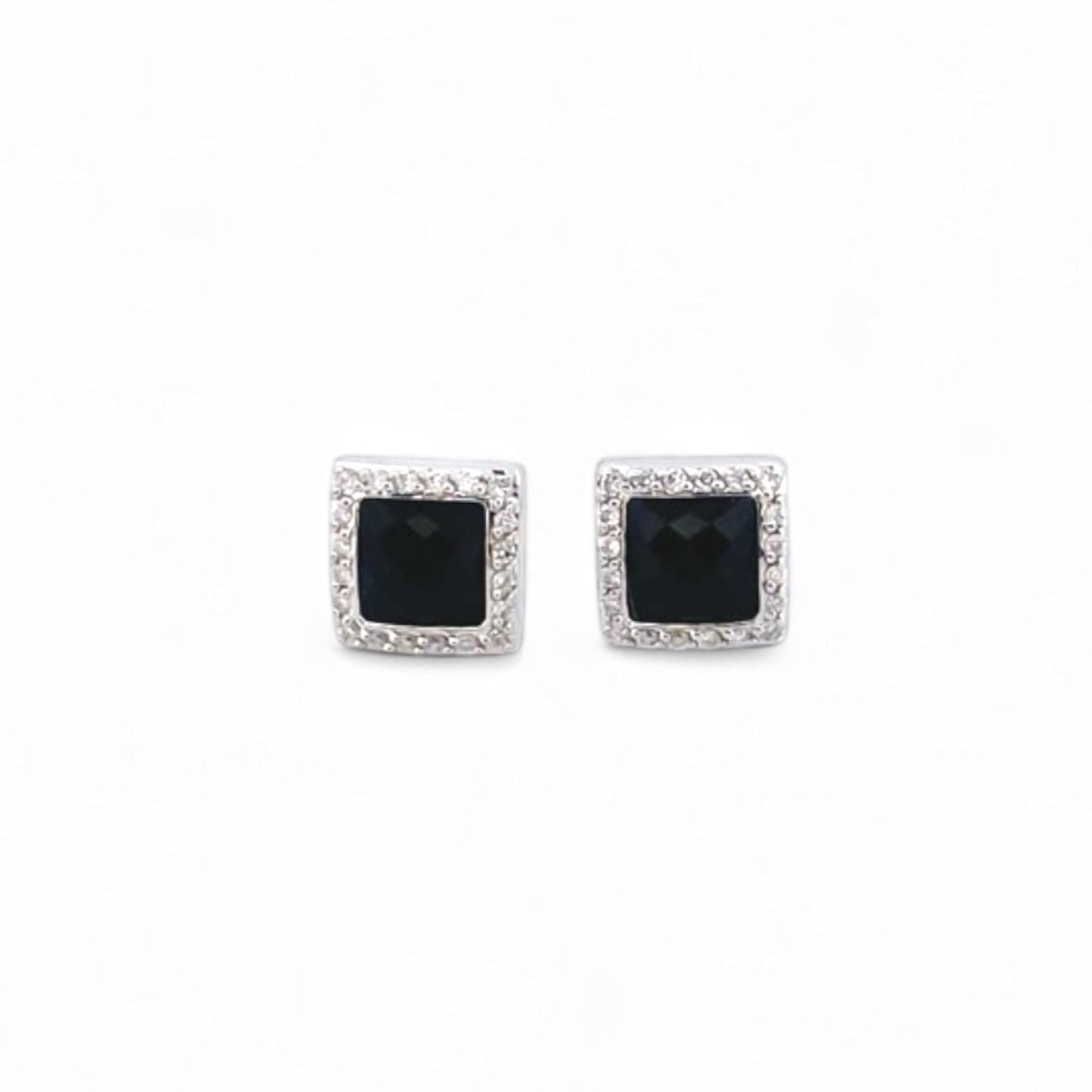 Comprar pendientes realizados en oro blanco de 18kt originales de la firma TOUS con ónix guardado y diamantes talla brillante alrededor. Joyas Tous restauradas.