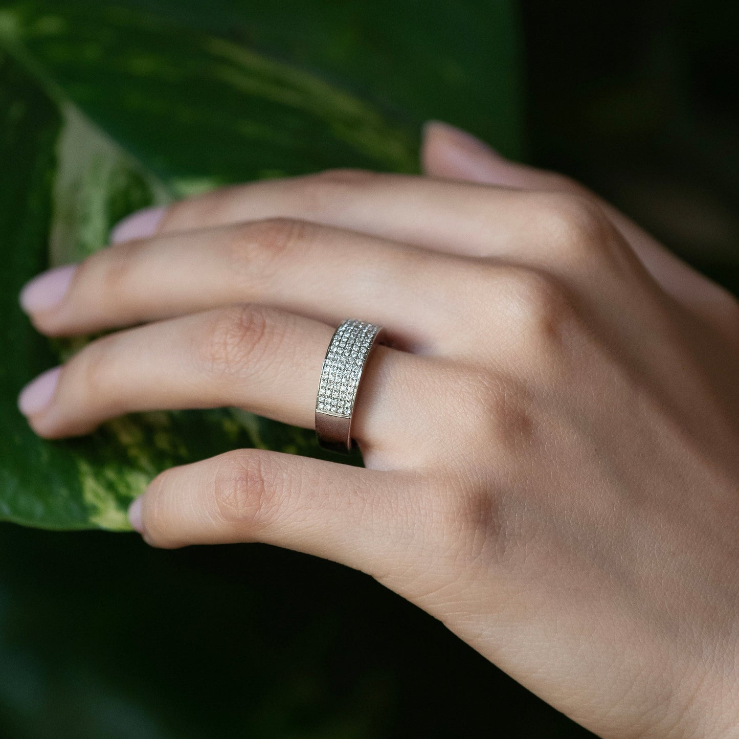 Comprar anillo realizado en oro blanco de 18kt con pavé de diamantes talla brillante. Joyas de segunda mano restauradas. Joyería Ian'Or. Envío gratis.