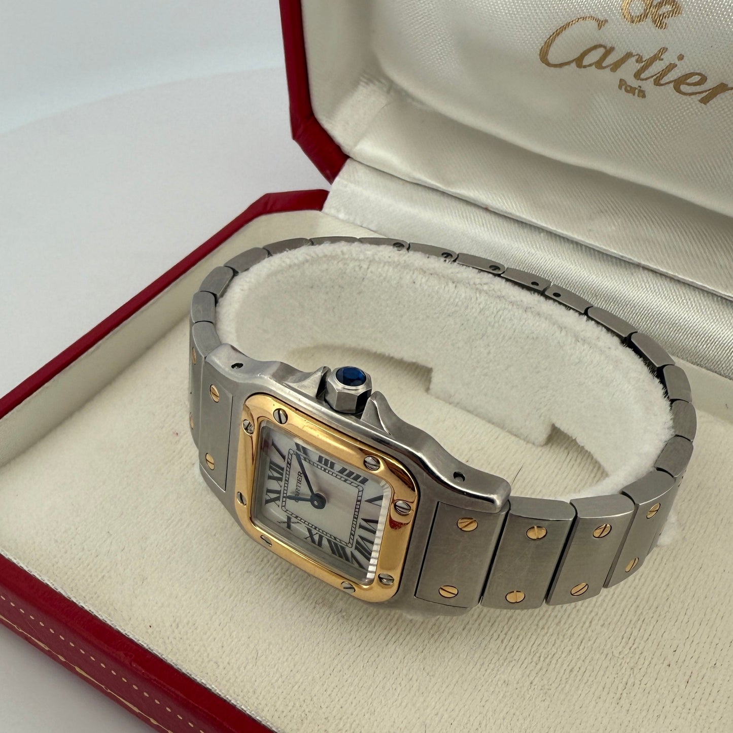 Reloj de quarzo vintage Cartier modelo Santos Galbée de mujer realizado en Acero y Oro de 18kt.
Relojes Cartier de segunda mano baratos en Barcelona.