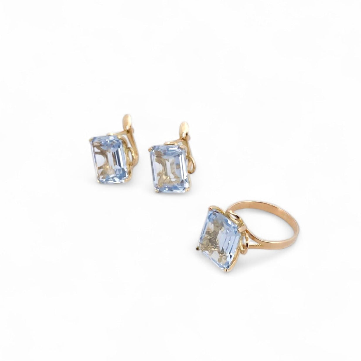 Comprar anillo de oro amarillo de 18kt con topacio talla baguette engastado en 4 grapas. Joyas restauradas. Joyas de segunda mano. Joyería Ian'Or.