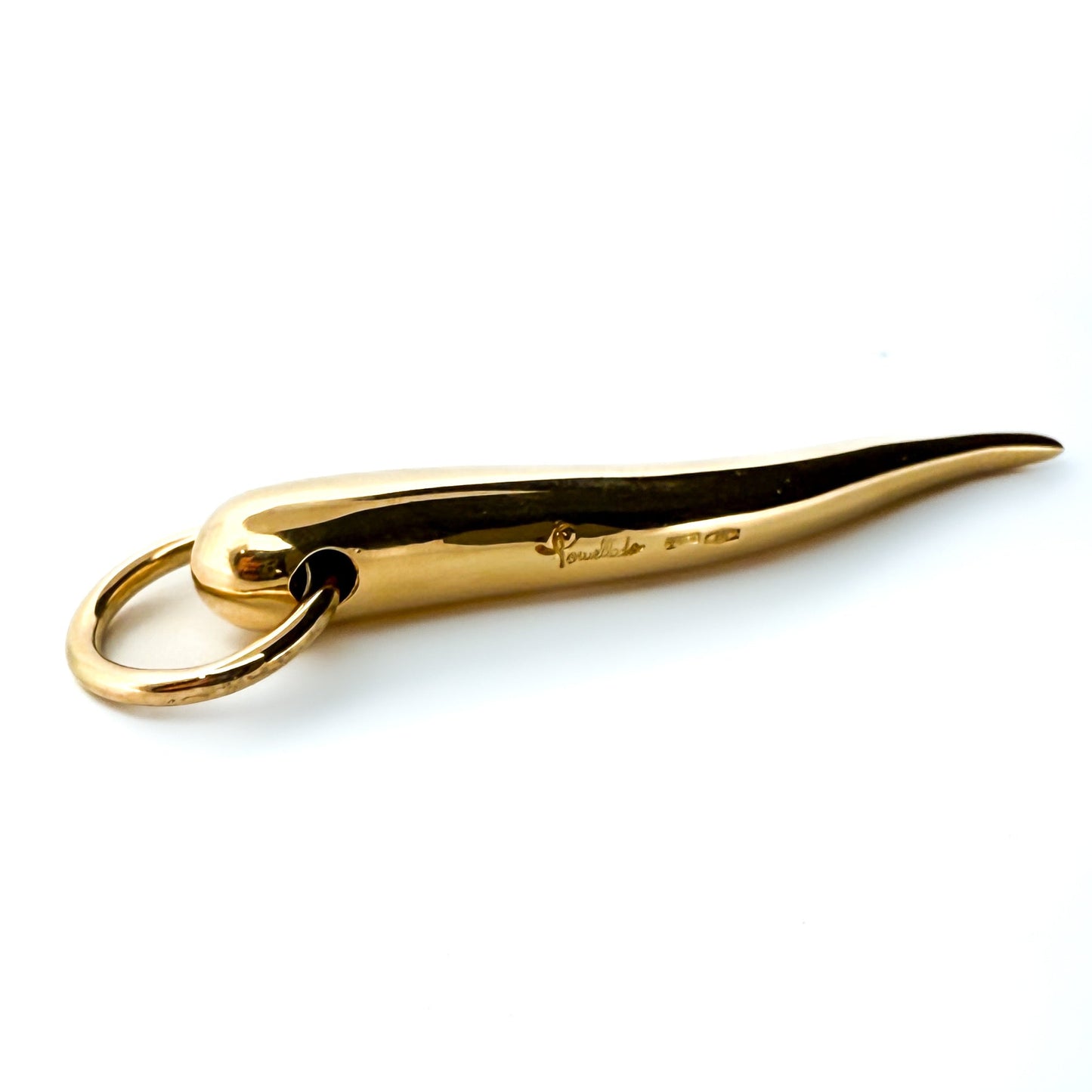 Colgante en forma de cuerno de la firma Pomellato de la colección Cornetti realizado en oro de 18k. Amuleto portafortuna llamado Cornicello, joyas Pomellato al mejor precio