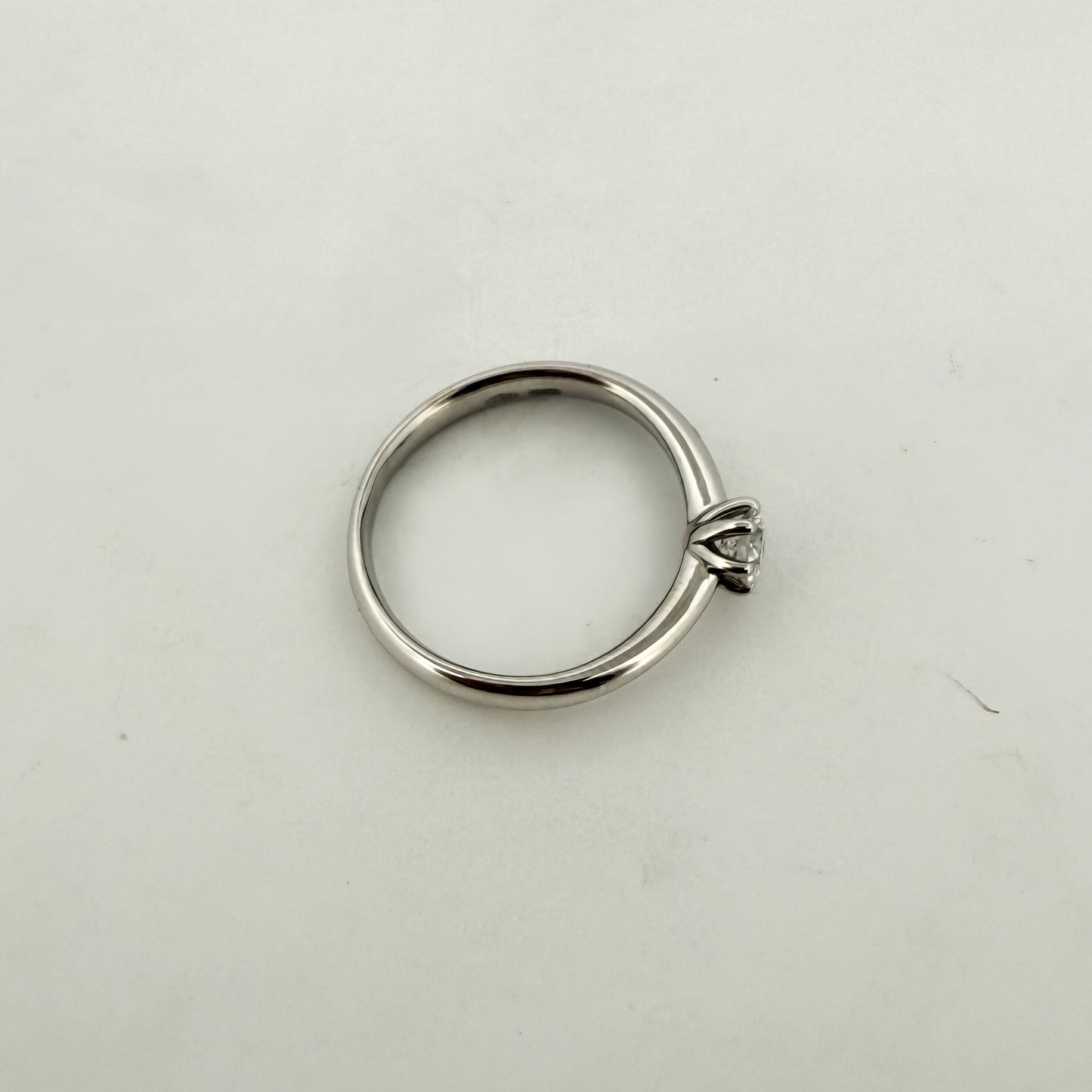 Comprar solitario de la firma RABAT en oro blanco de 18kt de la colección RABAT Rose. Joyas acondicionadas. Joyas Rabat. Joyería Ian'Or. Envío GRATIS.