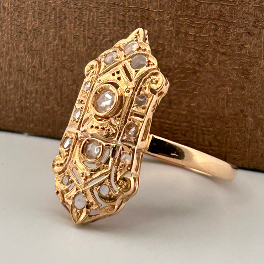 Comprar sortija vintage en forma de hexágono alargado realizada en oro amarillo de 18kt y 14 diamantes. Joyas vintage. Joyas de segunda mano. Joyería Ian'Or.