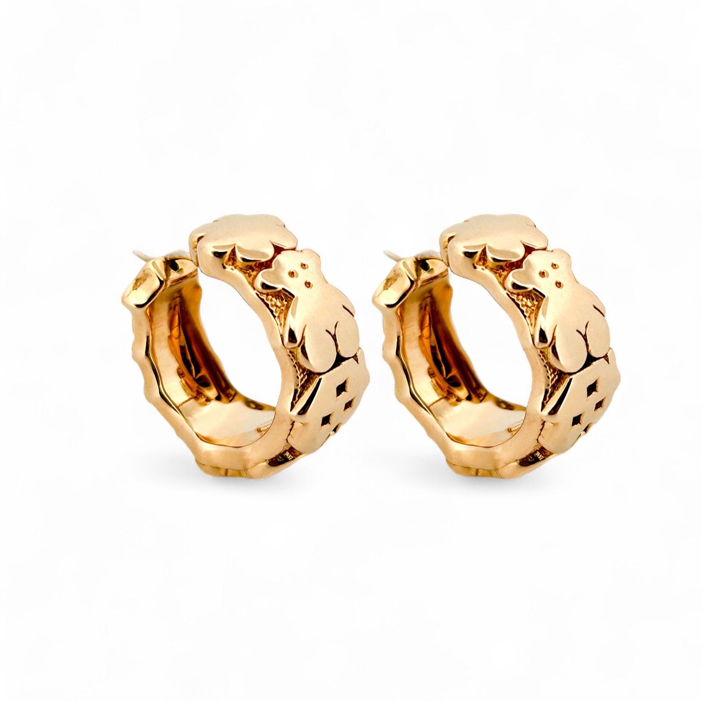 Comprar pendientes de aro realizados en oro amarillo de 18kt originales de la firma TOUS tipo criollas con los icónicos motivos de tous, osito, casa, flor, elefante y coche. Joyas Tous restauradas.