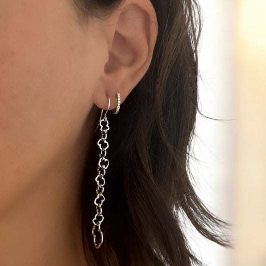 Comprar pendientes r oro blanco de 18kt TOUS originales de la colección Carrusel con los icónicos ositos eslabonados. Joyas Tous de segunda mano baratas