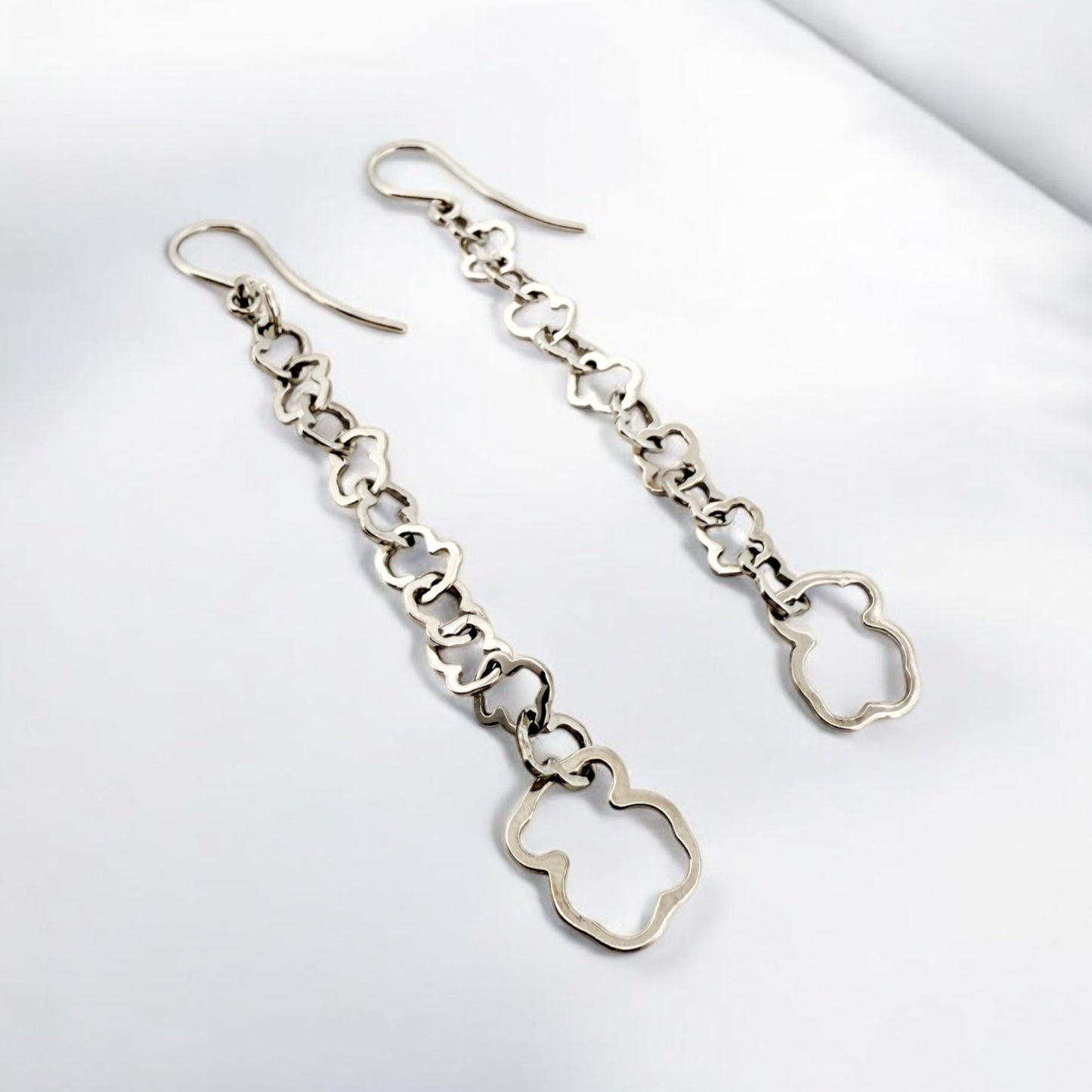 Comprar pendientes r oro blanco de 18kt TOUS originales de la colección Carrusel con los icónicos ositos eslabonados. Joyas Tous de segunda mano baratas