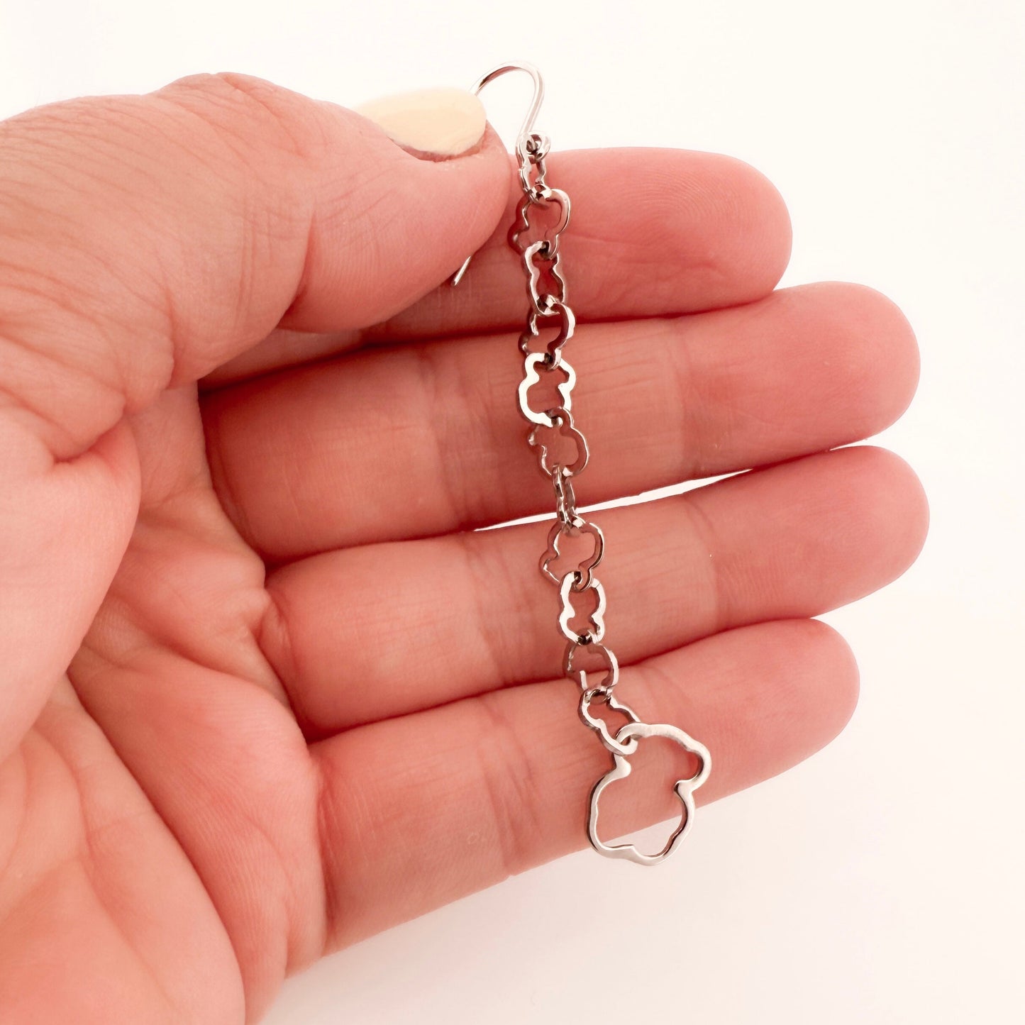 Comprar pendientes r oro blanco de 18kt TOUS originales de la colección Carrusel con los icónicos ositos eslabonados. Joyas Tous de segunda mano baratas