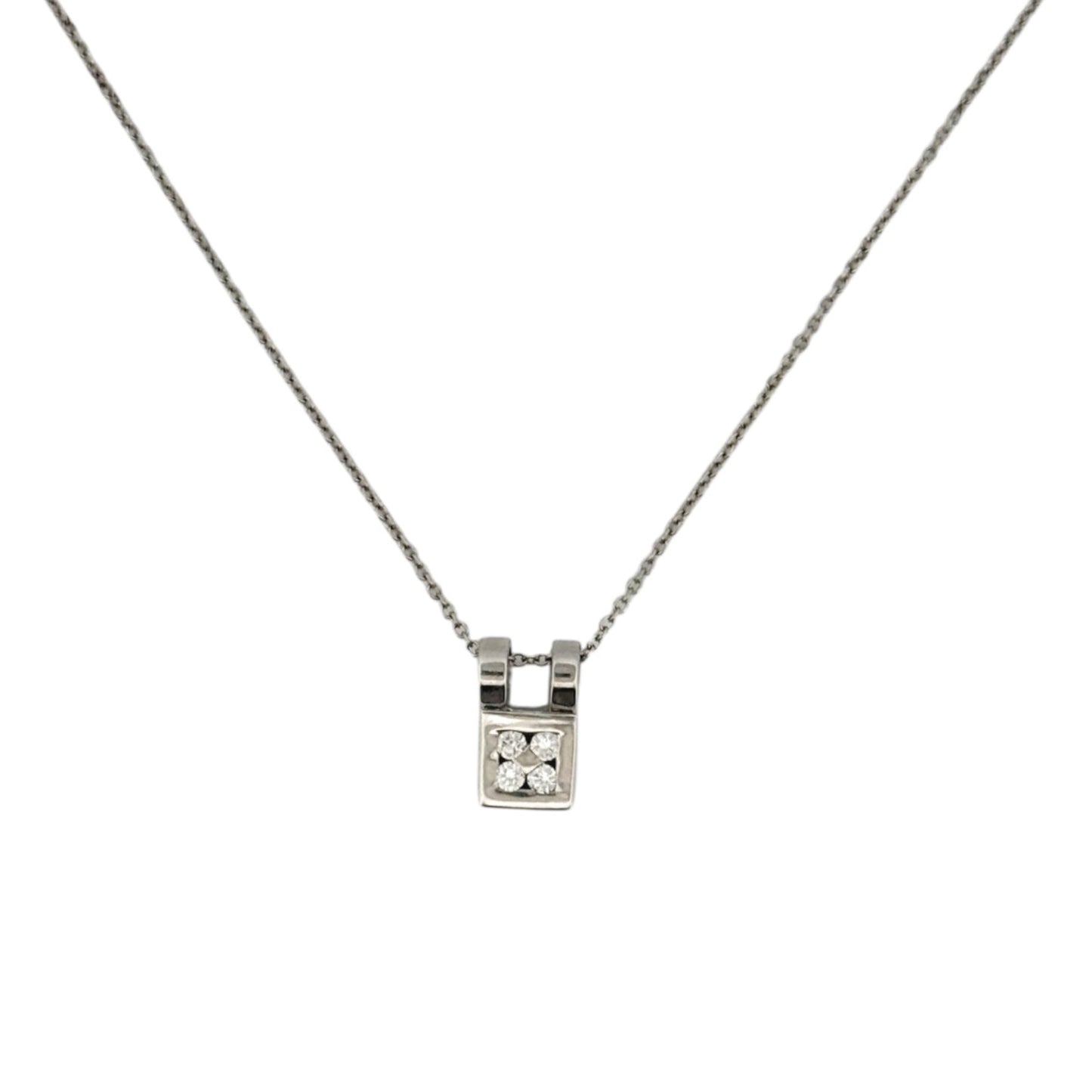 Comprar collar de oro blanco de 18kt con cadena y colgante con 4 brillantes. Cierre tipo reasa. Joyería Ian'Or. Joyas listas para una segunda vida.