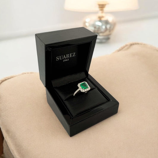 14642GM - Sortija Suarez oro blanco Esmeralda de Colombia y diamantes