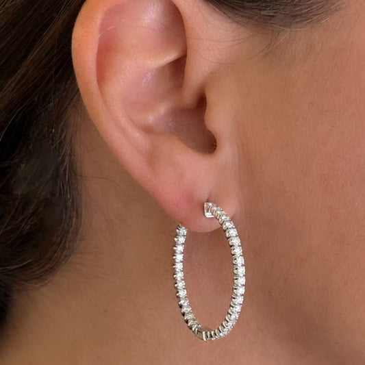 Comprar pendientes de aro realizados en oro blanco de 2,7cm de diámetro interior y cierre por presión. Joyas de segunda mano. Envío gratis. Ian'Or.