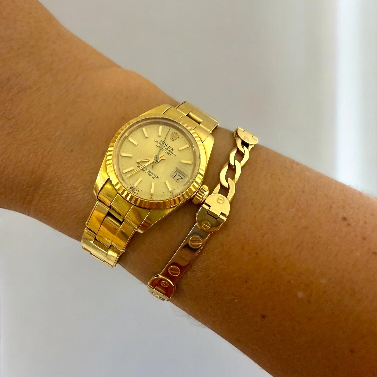 Reloj Rolex Datejust de Mujer caja de 26mm. Realizado en oro amarillo de 18kt.
Medida correa: 19cm, correa oyster. Rolex de segunda mano baratos en Barcelona.
