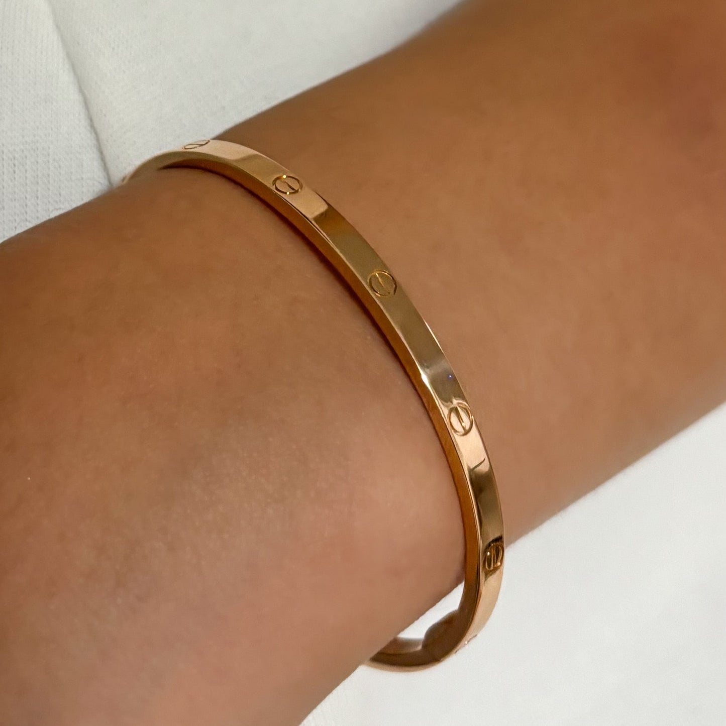 Comprar pulsera esclava de la prestigiosa firma Cartier realizada en oro rosa de 18kt. Joyas Cartier baratas. Joyería Ian'Or. Envío GRATIS.
