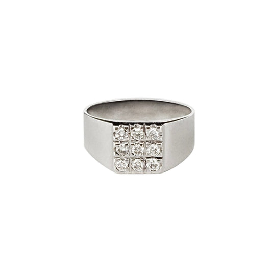 Comprar anillo tipo sello realizado en oro blanco de 18kt con pavé de 9 diamantes talla brillante. Joyas con diamantes baratas. Joyería Ian'Or. Envío Gratis.