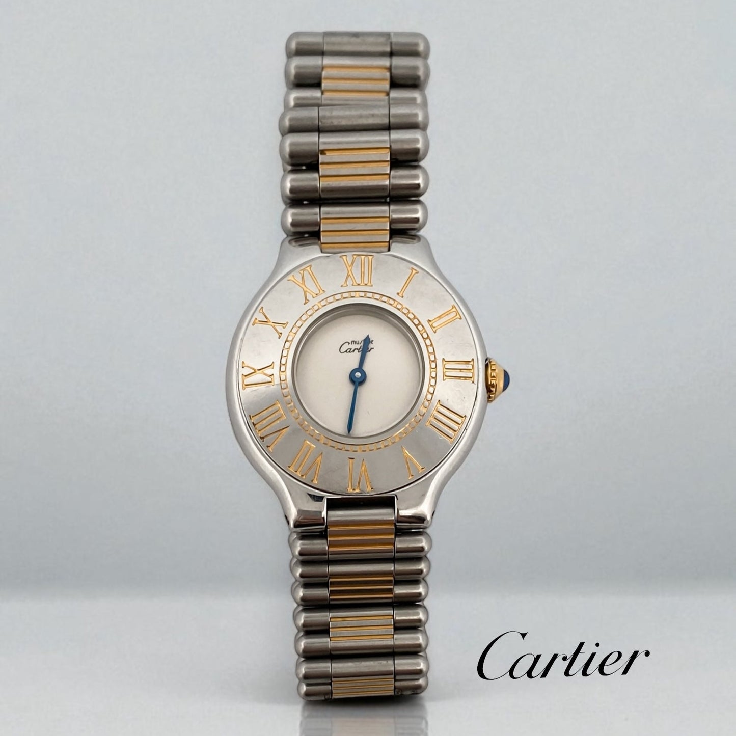 Reloj original Cartier modelo Must 21 realizado en acero y chapado en oro 18kt movimiento cuarzo.
Relojes Cartier de segunda mano baratos en Barcelona.