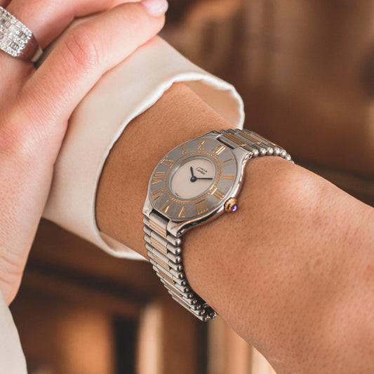 Reloj original Cartier modelo Must 21 realizado en acero y chapado en oro 18kt movimiento cuarzo.
Relojes Cartier de segunda mano baratos en Barcelona.