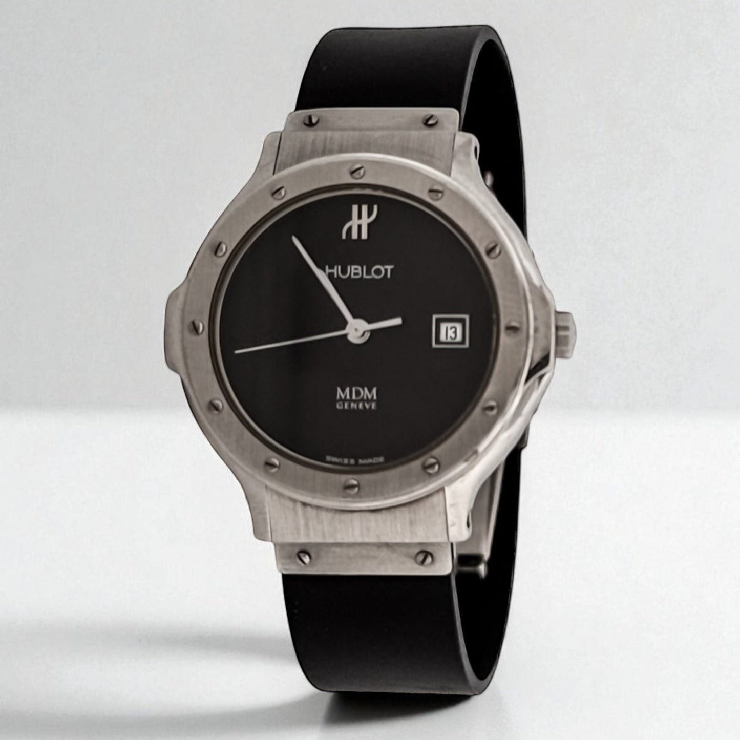 Compar Reloj mujer de la firma Hublot realizado en caucho negro y acero, esfera negra de 28mm con cristal de zafiro y sin cifras. Relojes Hublot de segunda mano baratos Barcelona.