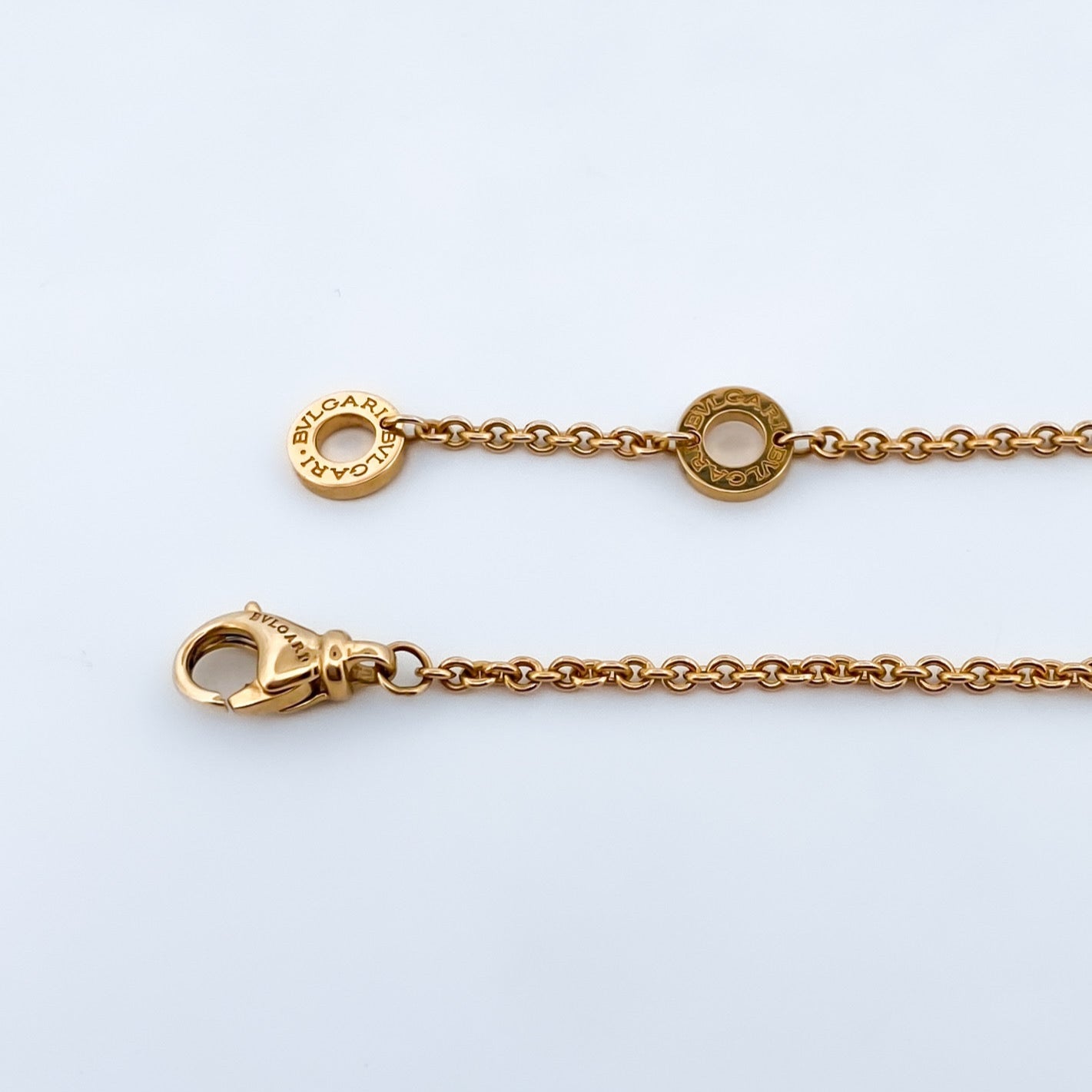 Comprar pulsera Bvlgari modelo B.zero realizada en oro amarillo, blanco y rosa de 18kt. Cierre tipo mosquetón. Joyas Bvlgari. Joyería Ian'Or. Envio GRATIS.