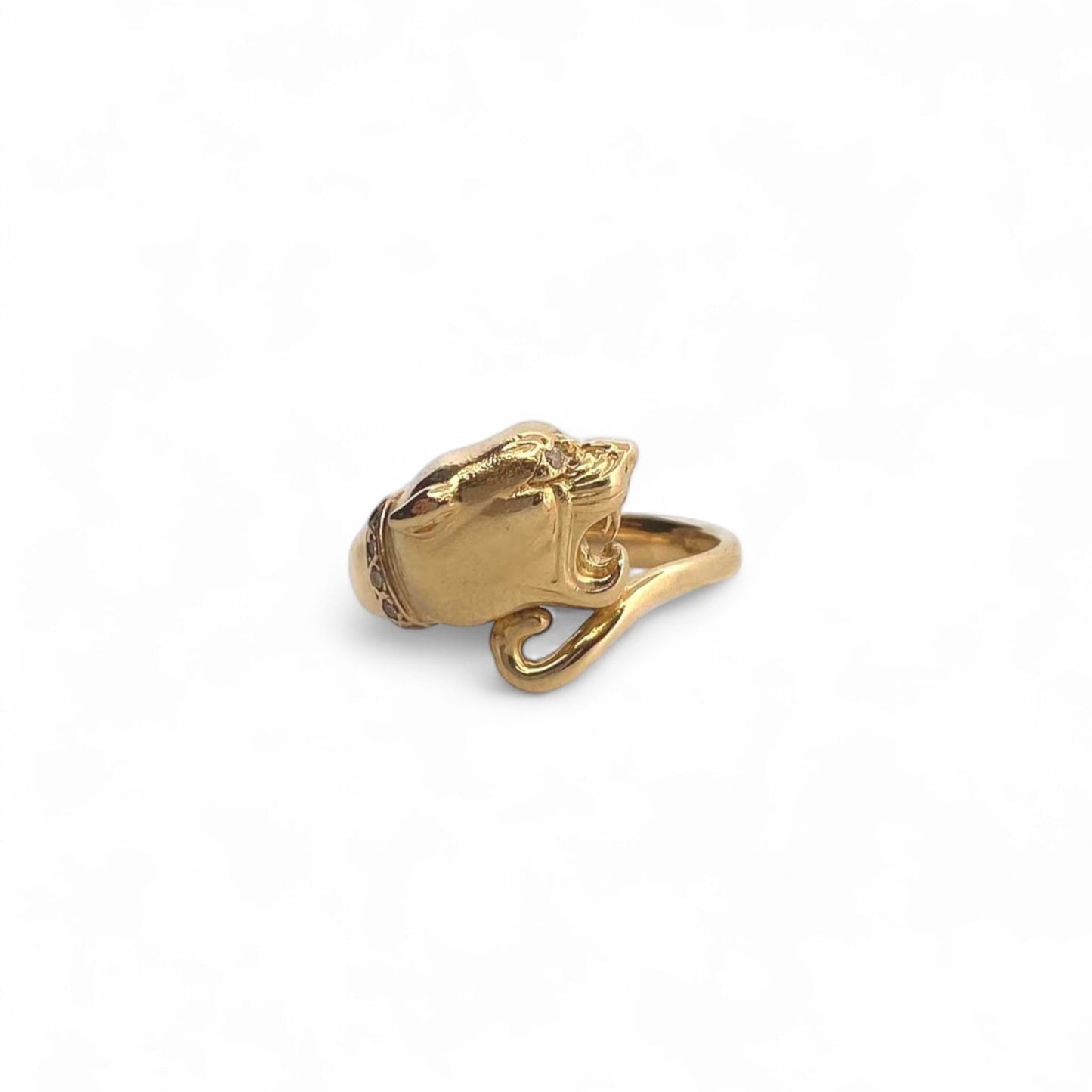 Comprar sortija de pantera realizada en oro amarillo de 18kt con 7 diamantes talla brillante. Joyería compro oro Ian'Or. Anillo pantera. Envío GRATIS.