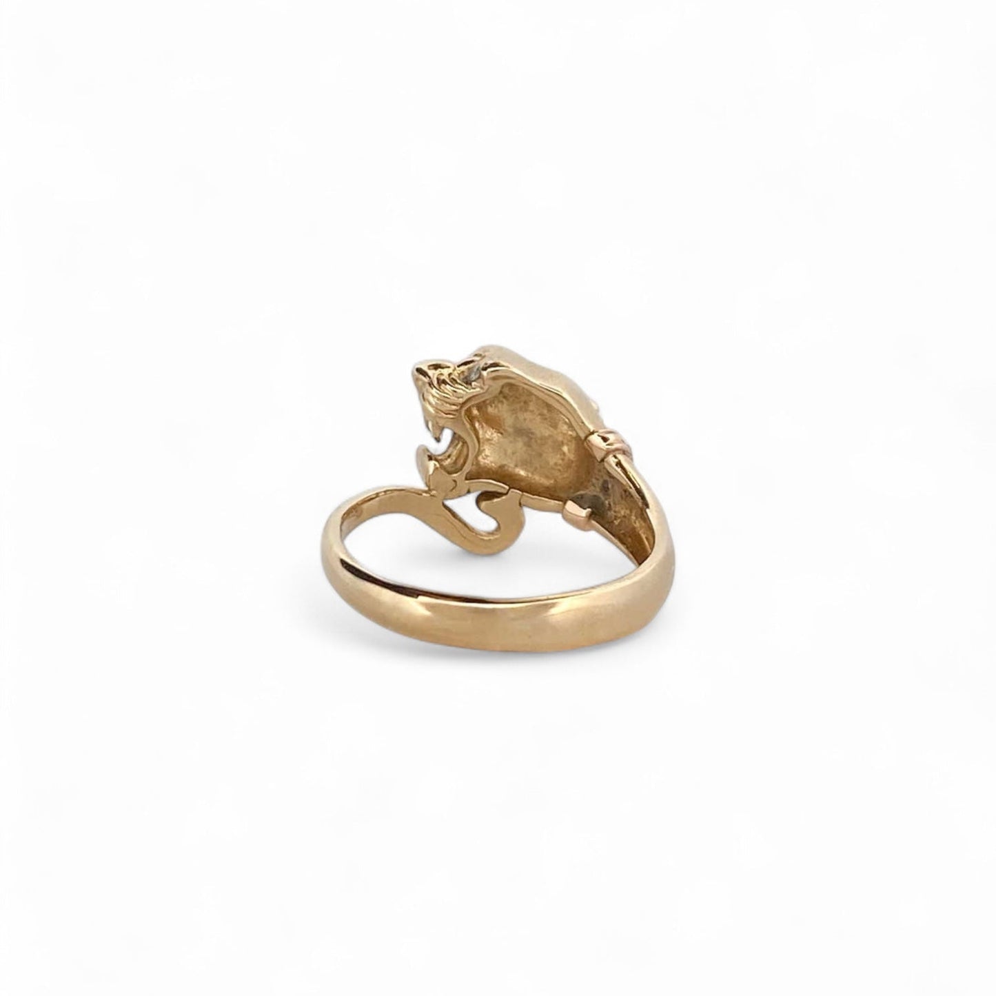 Comprar sortija de pantera realizada en oro amarillo de 18kt con 7 diamantes talla brillante. Joyería compro oro Ian'Or. Anillo pantera. Envío GRATIS.
