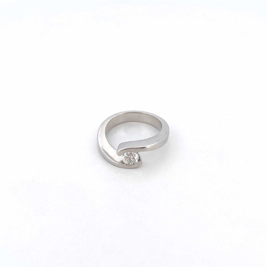 Comprar solitario realizado en oro blanco y diamante talla brillante engastado en dos brazos Joyas restauradas. Joyería compro oro Ian'Or. Envío GRATIS.