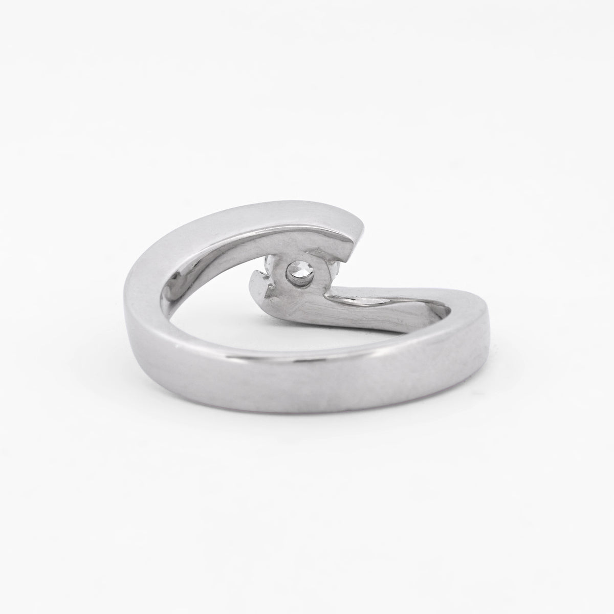 Comprar solitario realizado en oro blanco y diamante talla brillante engastado en dos brazos Joyas restauradas. Joyería compro oro Ian'Or. Envío GRATIS.