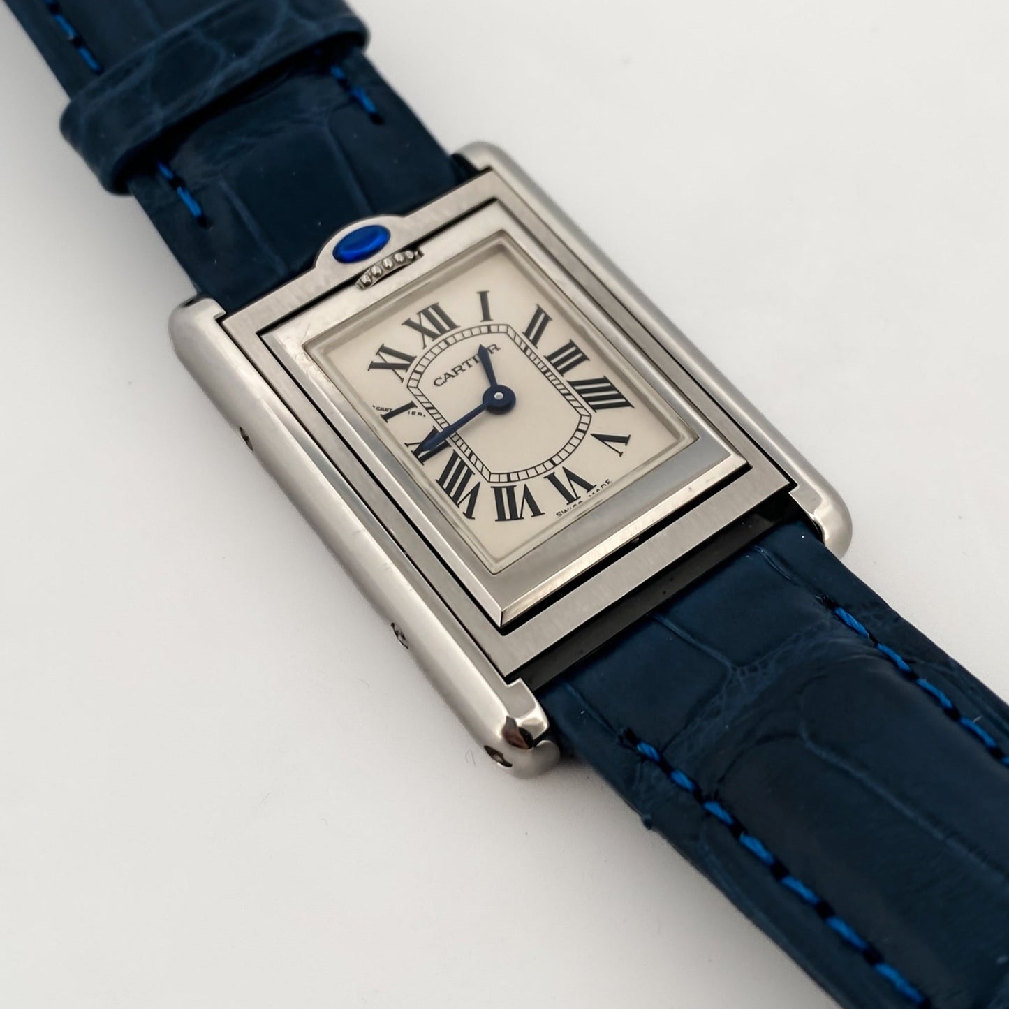 Reloj original Cartier modelo Tank Basculante de cuarzo
Relojes Cartier de segunda mano baratos en Barcelona.