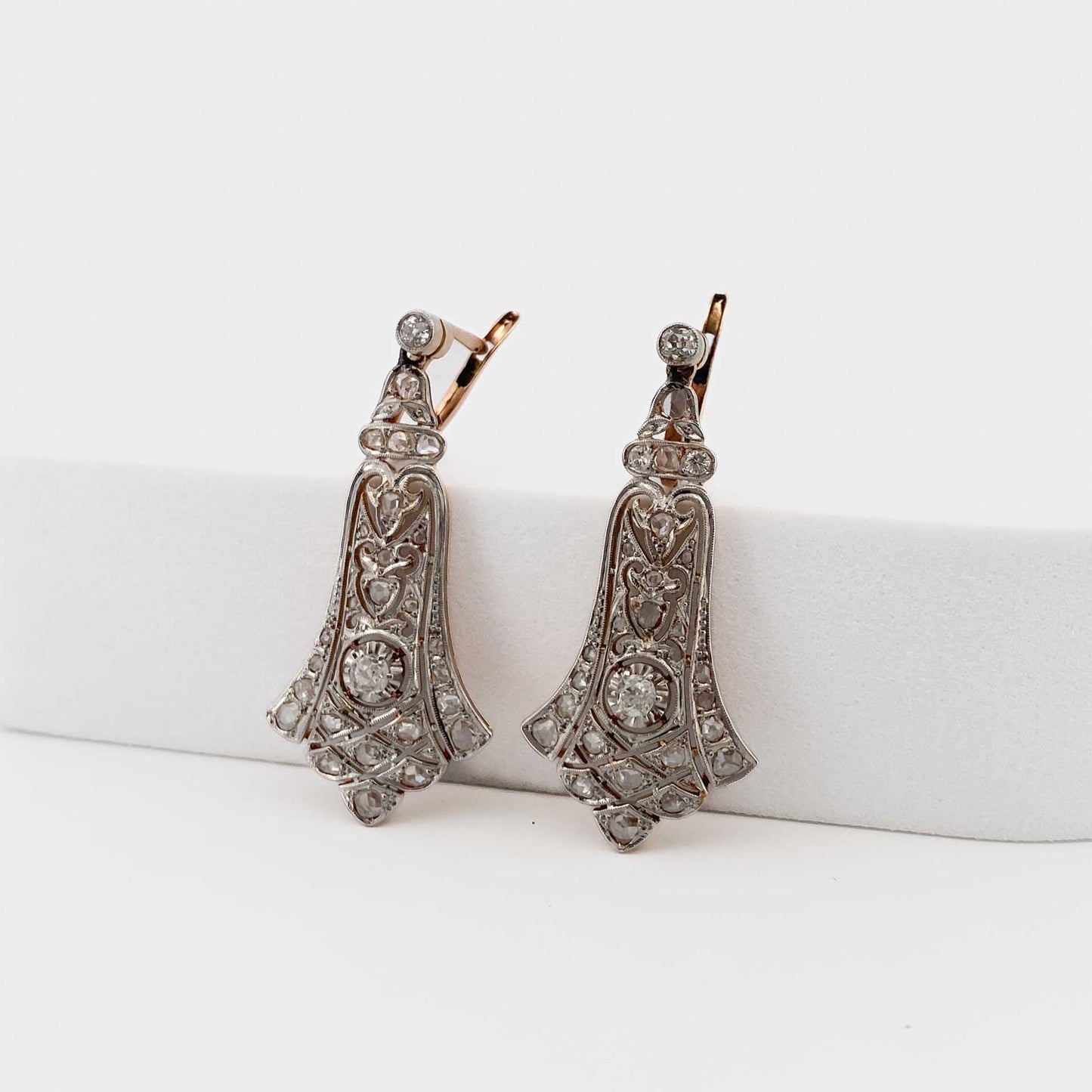Comprar pendientes largos vintage de oro amarillo de 18kt con diamantes talla antigua engastados en platino. Cierre catalán. Joyería Ian'Or. Envío GRATIS.