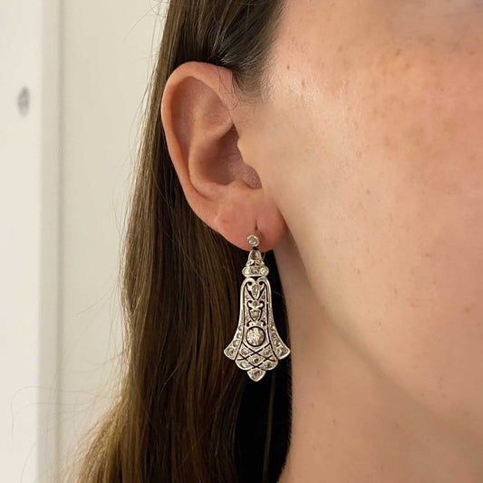 Comprar pendientes largos vintage de oro amarillo de 18kt con diamantes talla antigua engastados en platino. Cierre catalán. Joyería Ian'Or. Envío GRATIS.