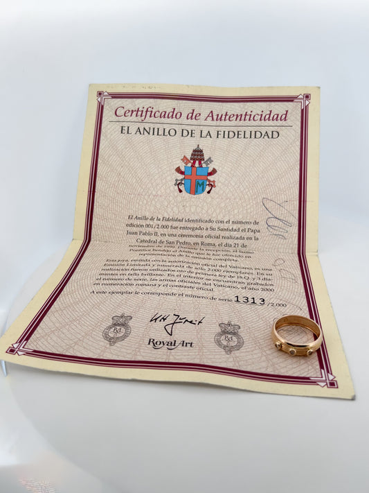 Comprar anillo de la fidelidad realizado en Oro amarillo de 18kt con 3 diamantes talla brillante. Anillo fidelidad oro y diamantes con certificado.