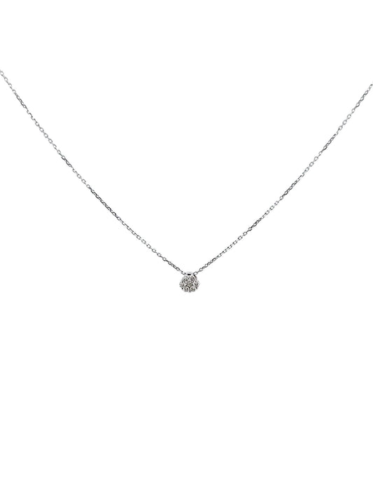 Comprar collar en oro blanco de 18kt compuesto por cadena forzada y colgante con 7 diamantes talla brillante. Cierre reasa. Joyería Compro Oro Barcelona. Ian'Or